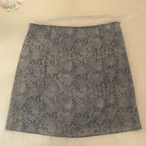 Haute Monde Gray Snake Print Mini Skirt large L